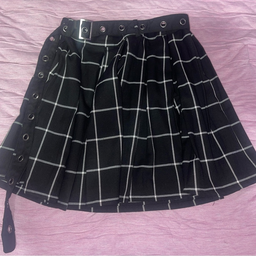Black & White Plaid Pleated Skirt With Grommet Belt